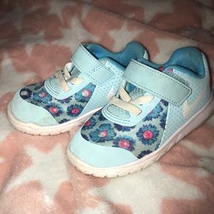 Size 6 (toddler) Nike tennis shoes
